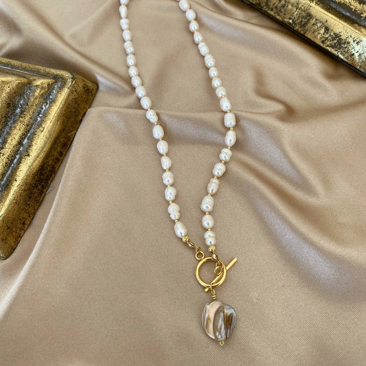 The Serene Shell - Gold plated necklace